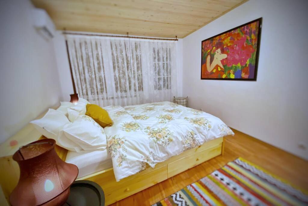 The Secret Lodge- New With Private Garage, Entire House *